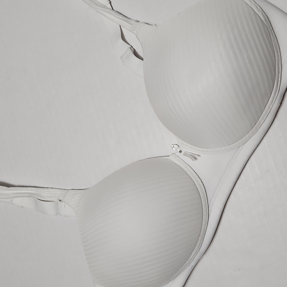 Vanity Fair Seamless Padded Elegant White Women's Bra Size 34C